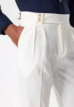 Чино BUKRES, WAIST BUCKLE DETAILED TEXTURED Antioch, белый