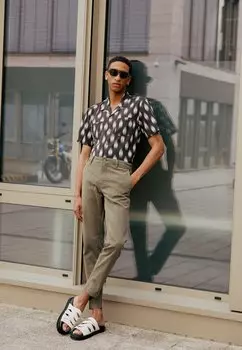 Чино Xx Standard Levi's, цвет bunker olive shady