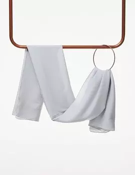 Чистая и мягкая шаль светло-серого цвета Kayra