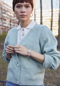 Цифровые часы Casio, роза