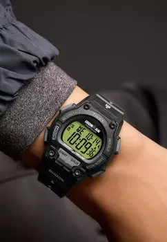 Цифровые часы Timex, черный