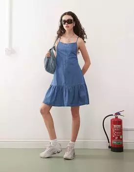 COLLUSION джинсовое мини-платье с открытой спиной и завязками синего цвета