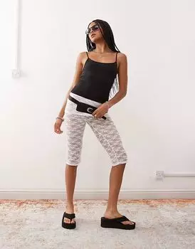 COLLUSION кружевная юбка поверх капри белого цвета