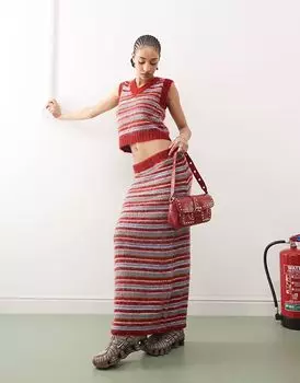 COLLUSION пушистая трикотажная майка с V-образным вырезом бордового цвета