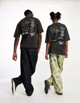 COLLUSION Темно-угольная футболка унисекс с графическим принтом на спине