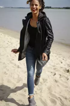 Цыганское кожаное пальто "SENEKA2" с поясом, съемным трикотажным капюшоном и крутыми байкерскими деталями Gipsy, черный