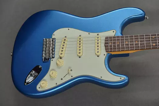 Dave's Guitar Shop Limited Edition American Stratocaster 1962 года переиздания - Lake Placid Blue Fender Dave’s Guitar Shop Limited Edition American Reissue Stratocaster - Lake Placid