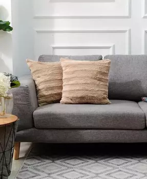 Декоративная подушка из искусственного меха размером 18 x 18 дюймов, упаковка из 2 шт Cheer Collection, бежевый