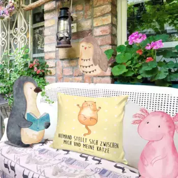 Декоративная подушка Mr. & Mrs. Panda, желтый