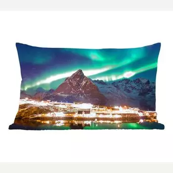 Декоративная подушка MuchoWow Диванная подушка Декоративная подушка для гостиной 60 x 40 см Северное сияние над деревней в Норвегии - Чехлы на подушки - Декоративные чехлы на подушки - Декоративные чехлы на подушки