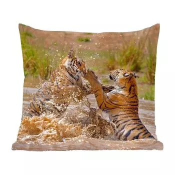 Декоративная подушка MuchoWow, диванная подушка, декоративная подушка для гостиной, 60 х 60 см, молодые тигры, играющие в воде - чехол на подушку - хлопчатобумажная ткань - декоративные наволочки