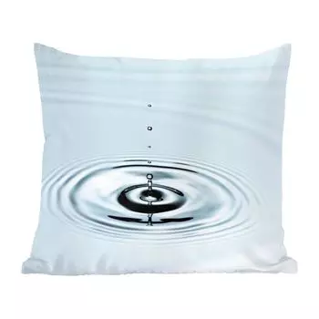 Декоративная подушка MuchoWow, диванная подушка, декоративная подушка для гостиной, 60 x 60 см, капли воды образуют кольца в светло-голубой воде - чехол на подушку - хлопчатобумажная ткань - декоративные чехлы на подушки