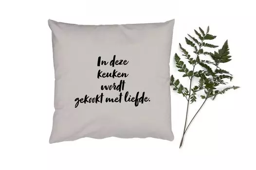 Декоративная подушка MuchoWow Диванная подушка Декоративная подушка для гостиной 60 x 60 см Цитата - На этой кухне вы готовите с любовью - серо-коричневый - чехол на подушку - хлопчатобумажная ткань - декоративные чехлы на подушки