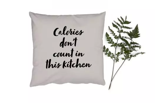 Декоративная подушка MuchoWow, диванная подушка, декоративная подушка для гостиной, 60 х 60 см, цитаты - кулинария - пословицы - на этой кухне калории не считаются - чехол на подушку - хлопчатобумажная ткань - декоративные наволочки