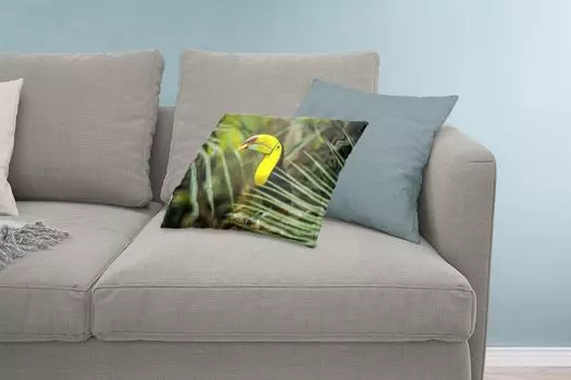 Декоративная подушка MuchoWow Диванная подушка Декоративная подушка для гостиной 60 x 40 см. Кормящийся тукан крупным планом - Чехлы на подушки - Декоративные наволочки - Декоративные наволочки