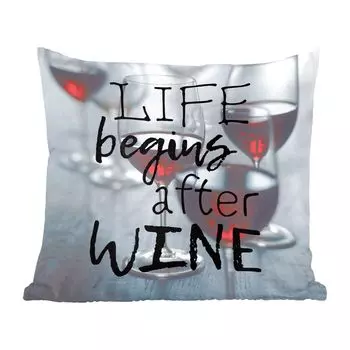 Декоративная подушка MuchoWow, диванная подушка, декоративная подушка для гостиной, 60 x 60 см, винная цитата «Жизнь начинается после вина» с бокалами для вина на заднем плане - чехол на подушку - хлопчатобумажная ткань - декоративные чехлы на п...