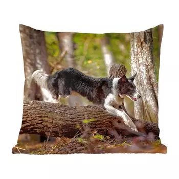 Декоративная подушка MuchoWow диванная подушка для гостиной декоративная подушка 45х45 см Черно-белый бордер-колли прыгает через ствол дерева - чехлы - декоративные чехлы - декоративные чехлы