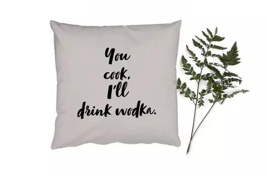 Декоративная подушка MuchoWow диванная подушка для гостиной декоративная подушка 60 х 60 см цитаты - алкоголь - ты готовишь, я пью водку - пословицы - водка - чехол на подушку - хлопчатобумажная ткань - декоративные наволочки