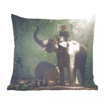 Декоративная подушка MuchoWow, подушка для дивана, декоративная подушка для гостиной, 60 х 60 см, дрессировщик слонов со слоном и его малышом в лесу - чехол на подушку - хлопчатобумажная ткань - декоративные чехлы на подушки