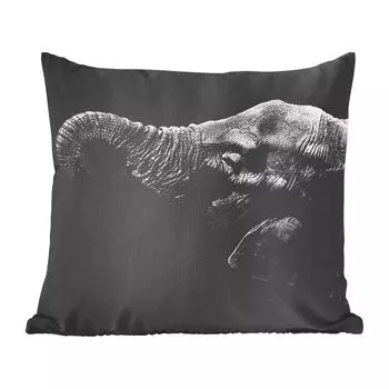Декоративная подушка MuchoWow, подушка для дивана, декоративная подушка для гостиной, 60 x 60 см, слон с хоботом во рту в черно-белом цвете - чехол на подушку - хлопчатобумажная ткань - декоративные чехлы на подушки