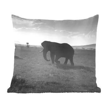 Декоративная подушка MuchoWow, подушка для дивана, декоративная подушка для гостиной, 60 х 60 см, силуэт слона в Серенгети в черно-белом цвете - чехол на подушку - хлопчатобумажная ткань - декоративные наволочки
