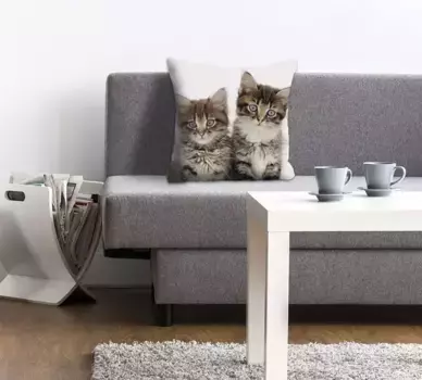 Декоративная подушка Queence "Патрик", с котами, чехол без наполнения, 1 шт 40х40 см, коричневый