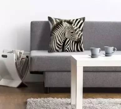 Декоративная подушка Queence "Ричард", с зеброй, чехол без наполнителя, 1 шт 40х40 см, черный