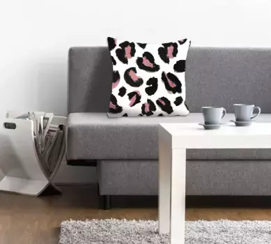 Декоративная подушка Queence "Sonja", с животным принтом в виде льва, чехол без наполнителя, 1 штука 40х40 см, розовый