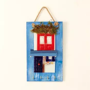 Декоративный брелок Q-Art для подвала