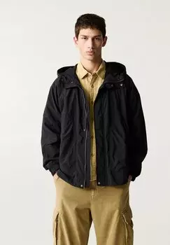 Демисезонная куртка WITH HOOD PULL&BEAR, черный