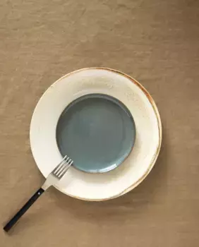 Десертная тарелка с контрастным краем Zara Home, небесно-голубой