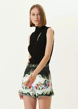 Детальный трикотаж черного цвета с высоким воротником Versace