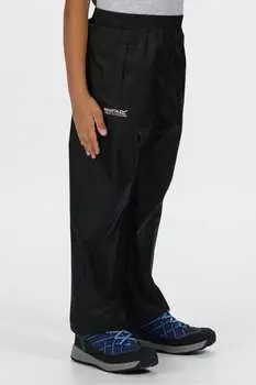 Дети упаковывают его в водонепроницаемую одежду поверх брюк Regatta, черный