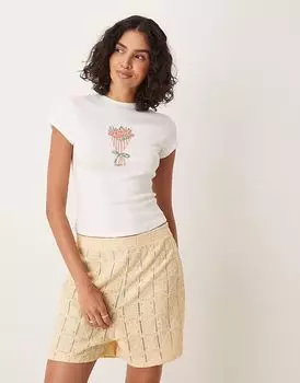 Детская футболка ASOS DESIGN с цветочным принтом цвета кокосового молока