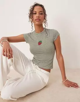 Детская футболка ASOS DESIGN в полоску с принтом клубники из бисера зеленого цвета