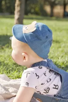 Детская хлопковая кепка с козырьком Mayoral Newborn, синий