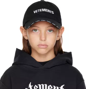 Детская кепка с культовым логотипом VETEMENTS