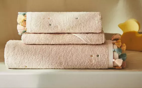 Детское банное полотенце «сердечко» с кисточками Zara Home, розовый