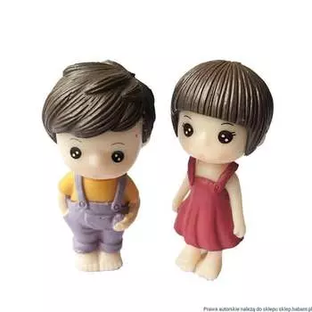 Девушка и мальчик на отдыхе в деревне HABARRI