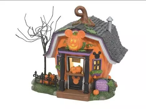 Диорама Disney Village Mickey's Pumpkin Town Carving Studio Enesco, Llc