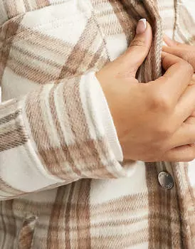 Длинная куртка в коричневую клетку Hollister Sherpa