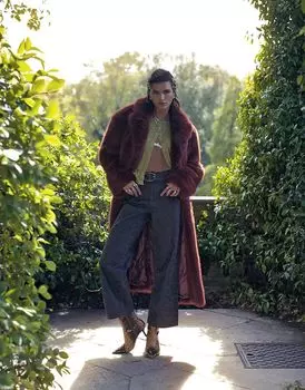 Длинное пальто из искусственного меха бордового цвета Topshop