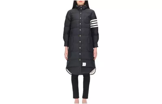 Длинное утепленное пальто в полоску с 4 полосками THOM BROWNE, черный