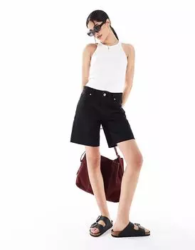 Длинные джинсовые шорты Bershka с высокой талией и необработанным краем, цвет: черный с потертостями