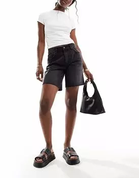 Длинные джинсовые шорты Bershka с высокой талией и необработанным краем, цвет: черный с потертостями