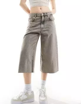 Длинные джинсовые шорты с необработанным краем Pull&Bear серого цвета