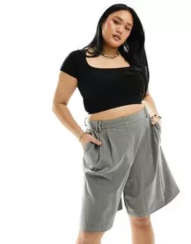 Длинные шорты скроенного силуэта в серую полоску ASOS DESIGN Curve