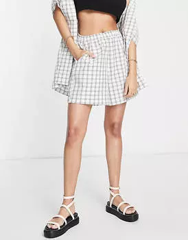Длинные шорты в белую клетку ASOS DESIGN