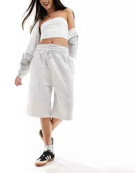 Длинные спортивные шорты серого цвета ASOS DESIGN