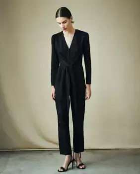 Длинный комбинезон с V-образным вырезом и поясом Maksu, черный